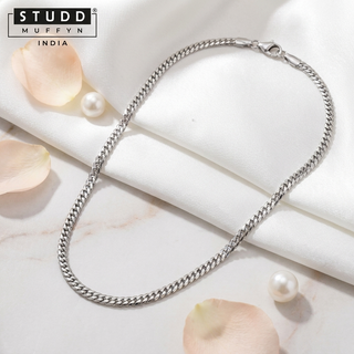 Silver flat curb chain arranged on a bright premium set