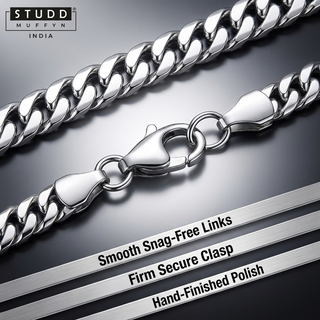 Macro of the silver flat curb chain finish with quality claims